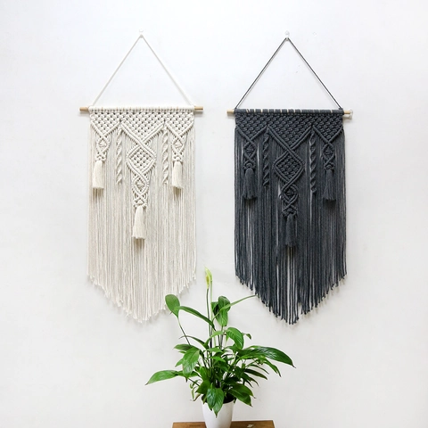 Arazzo da Parete Macrame in Poliestere Intrecciato a Mano Nordico Bohemien Con Asta di Legno Nappa Decorazione Murale Geometrica