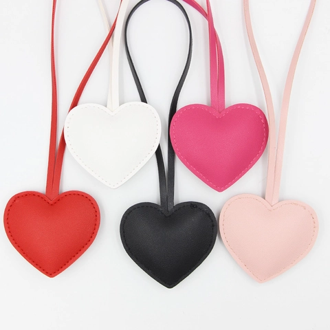 Cartoon Herzform PU Leder Schlüsselanhänger Minimalistisches Nähtesign Handschlaufe Taschenanhänger Für Damen Auto Zubehör Geschenk