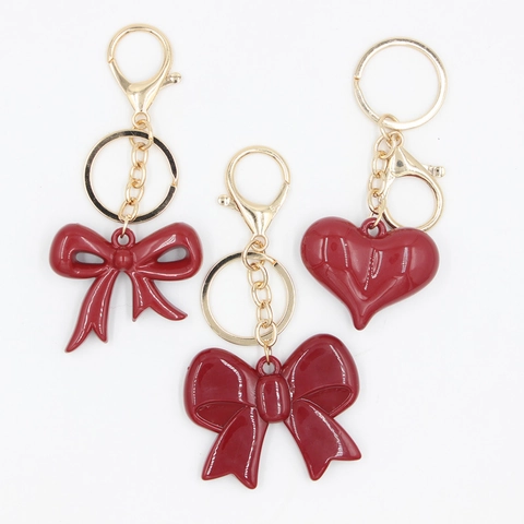 Ciondolo Portachiavi Vintage in Resina Rossa a Forma di Cuore e Fiocco in Lega di Metallo Accessori Decorativi per Borsa Telefono Donne