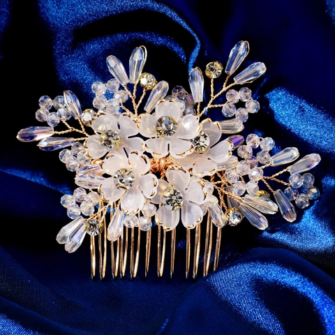 Handgemachter Brautblumen-Haarkamm Golddraht Kristall Strass Weiße Acrylblumen Hochzeitshaarschmuck Für Damen Schmuck