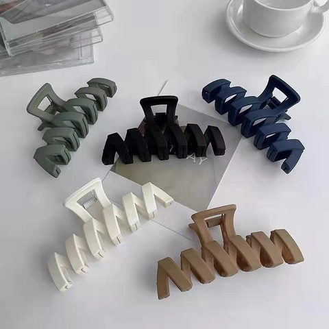 Korean Chic Matte Frosted Wavy Large Hair Claw Clip Morandi Color Solid Acrylic Shark Clip For Women Girls Hair Accessories