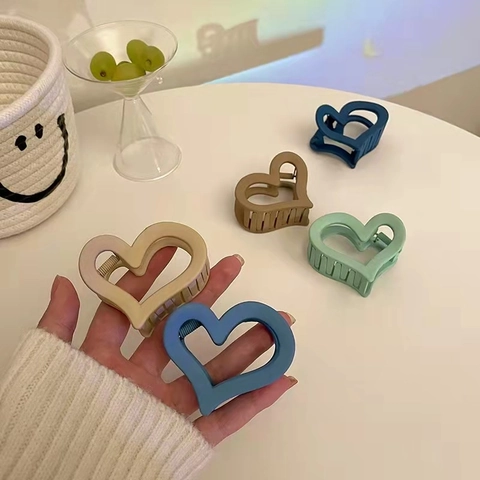 Pinza para el Cabello de Corazón Hueco Mate Color Morandi Antideslizante Clip de Tiburón Grande Accesorios de Peinado para Mujeres Niñas