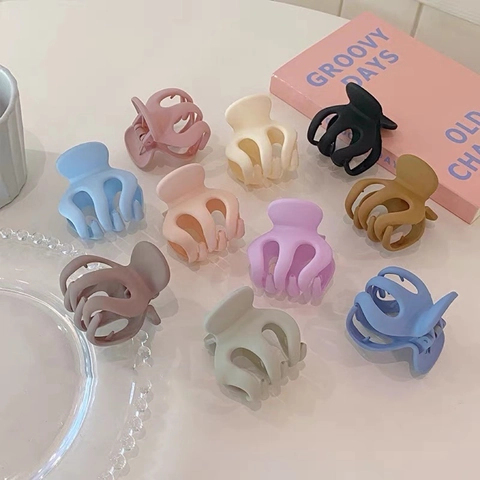 Small Matte Hair Claw Clip For Women High Ponytail Fixation Minimalist Morandi Color Plastic Octopus Shark Hair Accessories