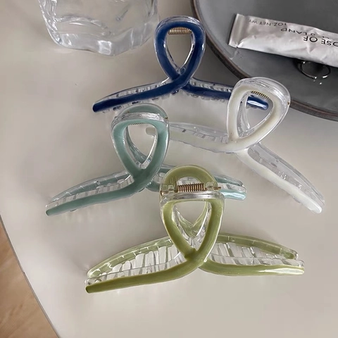 Minimalist Korean Resin Shark Hair Claw Clip Drip Oil Solid Color Cross Twist Design Hair Styling Accessory For Women