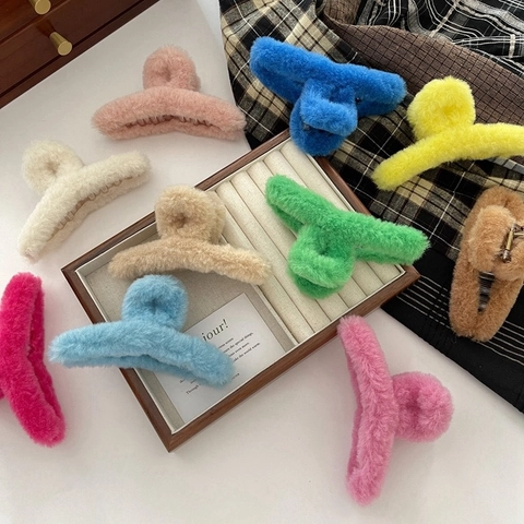 Large Plush Hair Claw Clip For Women Faux Fur Shark Clip Elegant Non-slip Hair Catch Barrette Autumn Winter Hair Accessories