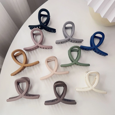 Elegant Large Matte Hair Claw Clips For Women Girls Solid Color Resin Cross Hair Clamps Non-Slip Strong Hold Hair Styling Accessories