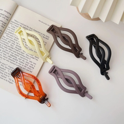 Elegant Frosted Hair Clip For Women Twisted Banana Clip Minimalist Matte Hair Claw For Daily Styling Accessories