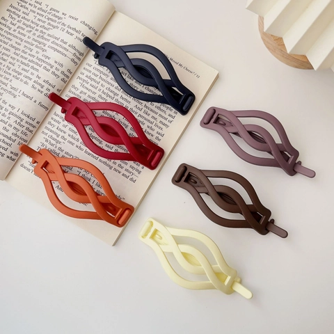 Elegant Frosted Hair Clip For Women Twisted Banana Clip Minimalist Matte Hair Claw For Daily Styling Accessories