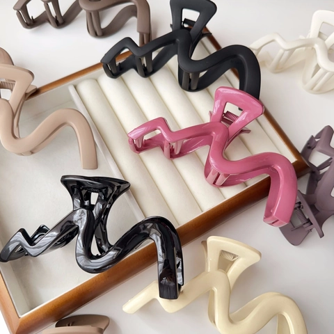 Large Wave Hair Claw Clip For Women PC Matte Glossy Shark Clip Strong Hold Hair Catch Barrettes Styling Accessories