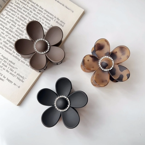 Matte Flower Hair Claw Clip With Rhinestones Leopard Print Non-Slip Shark Clip Elegant Hair Accessories For Women Jewelry
