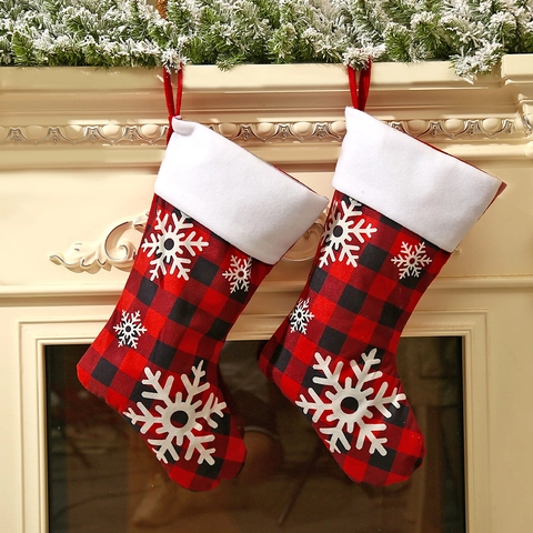 Grande Chaussette de Noël Écossaise Buffalo Rouge et Noire Motif Flocon de Neige Décoration Suspendue pour Fête de Noël