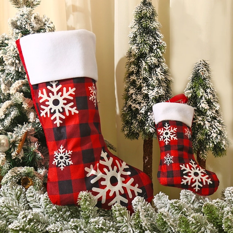 Grande Chaussette de Noël Écossaise Buffalo Rouge et Noire Motif Flocon de Neige Décoration Suspendue pour Fête de Noël