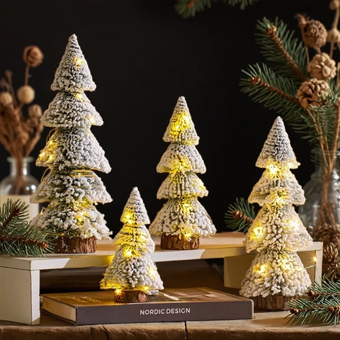 Mini Beflockter Weihnachtsbaum Mit Holzsockel Verschneite Zeder Kiefer Desktop Ornament Für Feiertag Haus Büro Tischdekoration