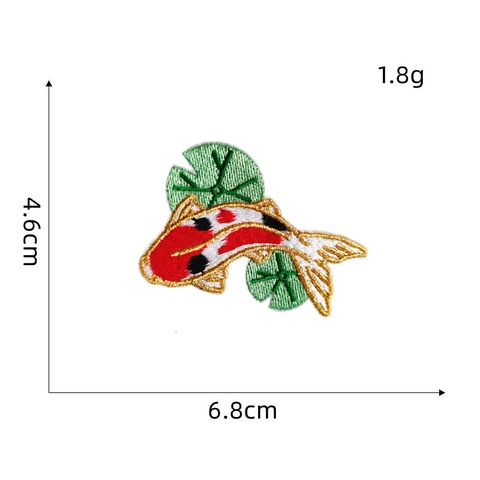 Toppa Ricamata Carpa Koi Stile Cinese Tradizionale Foglia di Loto Filo d'Oro da Stirare o Cucire Decorazione Abbigliamento