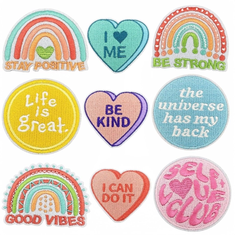 Patch da Ricamo Citazioni di Sole Arcobaleno Colorato Cuore Testo Inglese Applique Stirabile per Decorazione Zaino Abbigliamento