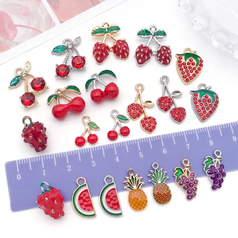 Ciondoli in Lega di Zinco a Forma di Frutta Smaltata con Strass Fragola Ciliegia Ananas Uva per Gioielli Fai-da-te