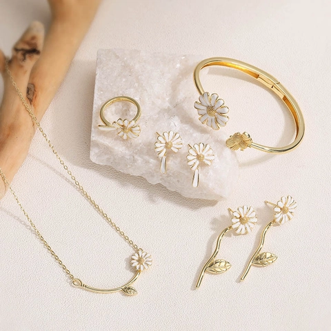 Fresh Sweet Daisy Jewelry Set White Enamel Copper Flower Necklace Stud Drop Earrings Open Ring Bee Bangle Women Jewelry