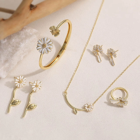 Fresh Sweet Daisy Jewelry Set White Enamel Copper Flower Necklace Stud Drop Earrings Open Ring Bee Bangle Women Jewelry