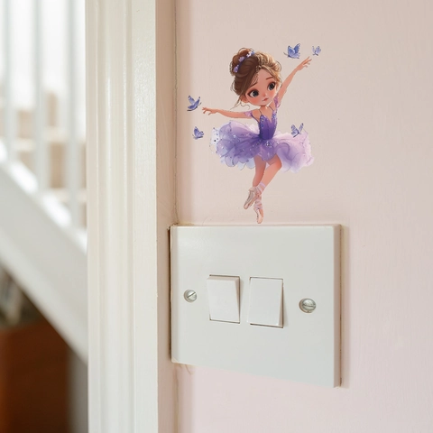Süße Cartoon Tanzendes Mädchen Schmetterling Wandtattoo Abnehmbare PVC Schalter Aufkleber Für Kinderzimmer Schlafzimmer Deko Lila Ballett Mädchen