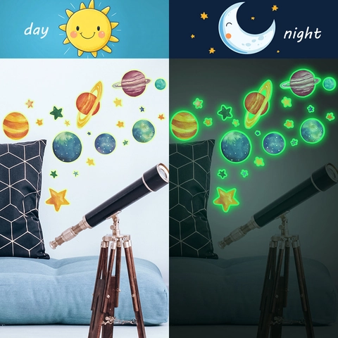 Adesivi Murali Sistema Solare Fluorescenti al Buio Pianeti Stelle Decalcomanie in PVC per Camera dei Bambini