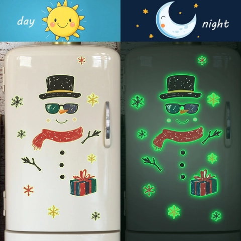 Luminoso Natale Pupazzo di Neve Adesivo da Parete Bagliore nel Buio PVC Fiocco di Neve Decalcomanie per Frigorifero Cucina Casa