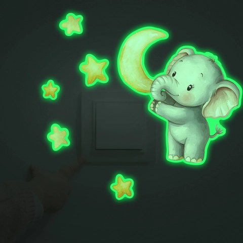 Leuchtende Cartoon Elefant Mond Sterne Wandtattoo PVC Fluoreszierende Schalter Dekorative Aufkleber Für Kinderzimmer Deko