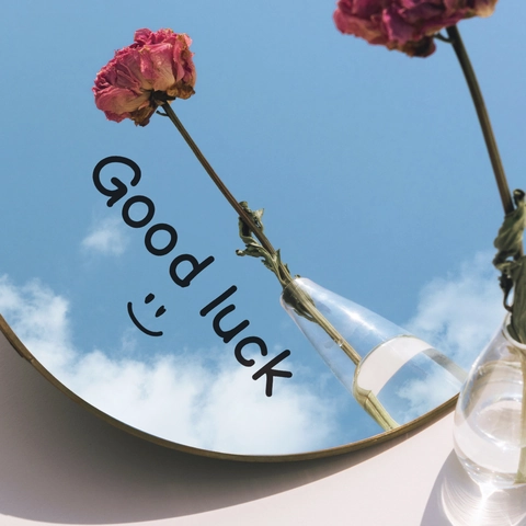 Moderno Adesivo per Specchio Slogan Good Luck Faccina Sorridente in PVC Adesivo Murale Removibile per Camera da Letto Vetro Casa