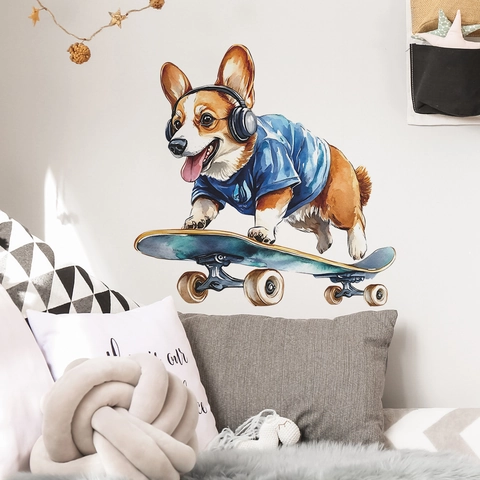 Adesivo da Parete in PVC con Cane Corgi ad Acquerello su Skateboard con Cuffie Decalcomania Decorativa Autoadesiva per Camera da Letto