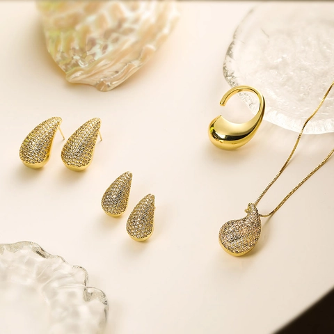 Kupfer Zirkonia Tränenform Schmuckset Für Damen Pave Wassertropfen Anhänger Halskette Ohrstecker Armband Luxuriöser Pendler Modeschmuck