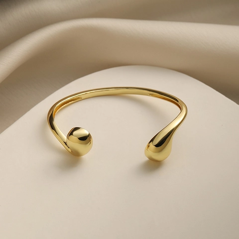 Kupfer Zirkonia Tränenform Schmuckset Für Damen Pave Wassertropfen Anhänger Halskette Ohrstecker Armband Luxuriöser Pendler Modeschmuck