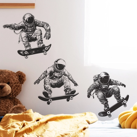 Astronaut Skateboard Muurstickers Verwijderbare PVC Decals Voor Kinderkamer Slaapkamer Home Decor Zwart Monochroom Schetsontwerp