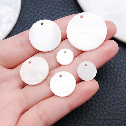 Ciondoli a Disco Rotondo in Conchiglia Naturale d'Acqua Dolce Madreperla Bianca Lucidata per DIY Orecchini Collana Gioielli