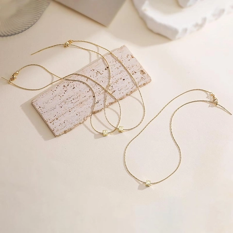 Collier Alphabet en Cuivre Plaqué Or 18K Forme Cube Pendentif Carré Initiales Bijoux de Mode pour Femme Chaîne de Clavicule