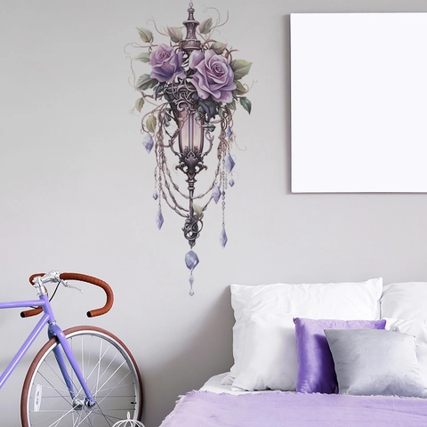 Adesivo da Parete Lampione Rose Viola Gotico Vintage PVC Autoadesivo Rimovibile Vite Floreale Ciondolo Cristallo Decalcomania Casa