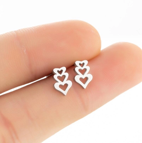 Boucles d'Oreilles Clous Minimalistes en Acier Inoxydable en Forme de Cœur pour Femmes Bijoux Quotidiens Tendance