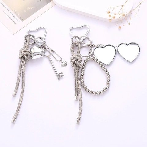 Luxury Rhinestone Heart Keychain For Women Silver Metal Heart Mirror Key Pendant Bag Charm Fashion Accessories Gift