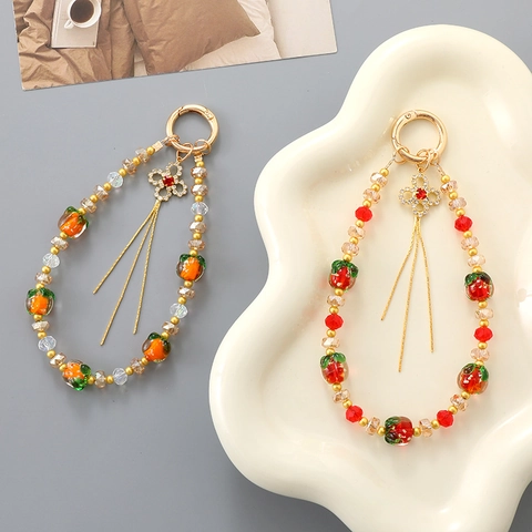 Colgante de Bolso de Cuentas Hecho a Mano Trébol Borla Fresa Caqui Fruta Llavero Para Mujer Joyería de Teléfono Accesorio