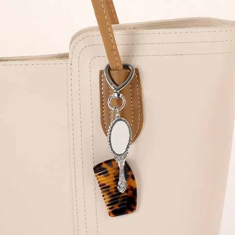 Vintage Acetat Mini Kamm Und Spiegel Schlüsselanhänger Für Damen Exquisite Marmor Textur Taschenanhänger Herz Schnalle Geschenk