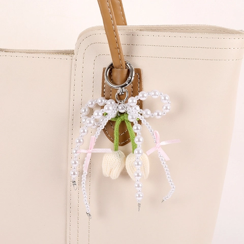 Ciondolo per Borsa a Forma di Fiore di Tulipano Sferruzzato a Mano Con Fiocco di Künstliche Perle Artificiali e Nastro di Raso