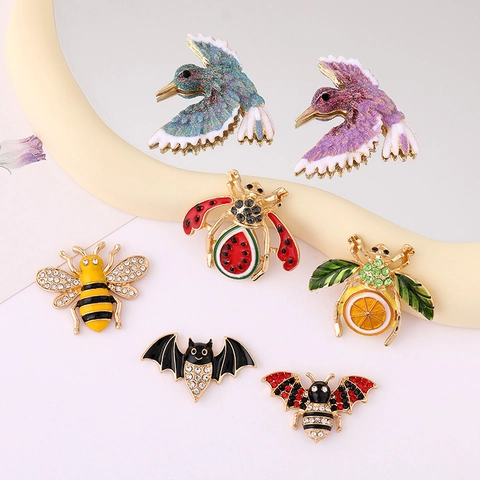 Vintage Zinc Alloy Enamel Animal Charms With Rhinestone Hummingbird Bee Bat For DIY Jewelry Making Shoe Decoration Women