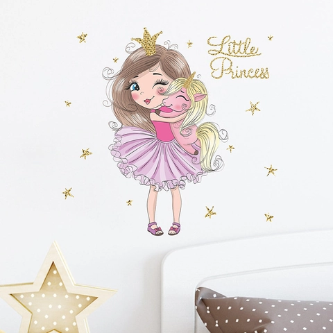 Cartoon Kleine Prinzessin Mädchen Umarmt Rosa Einhorn Wandaufkleber Mit Goldglitzer Sternen Für Kinderzimmer Dekoration