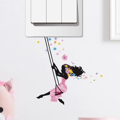 Sticker Interrupteur Silhouette de Fille sur Balançoire en PVC Décalcomanie Murale Florale pour Salon Décoration de Maison