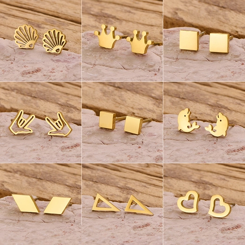 Boucles d'Oreilles Clous Géométriques en Acier Inoxydable Plaqué Or 18K pour Femmes Cœur Creux Couronne Coquillage Dauphin Triangle Carré Bijoux