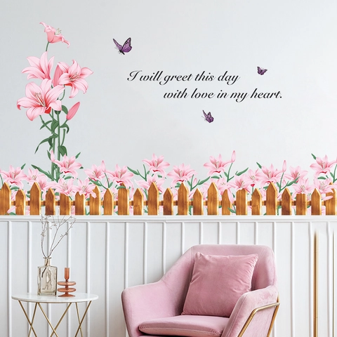 Frische Rosa Blume Schmetterling Holzzaun Wandaufkleber Mit Motivierendem Zitat Für Schlafzimmer Wohnzimmer Dekoration PVC Wasserdicht