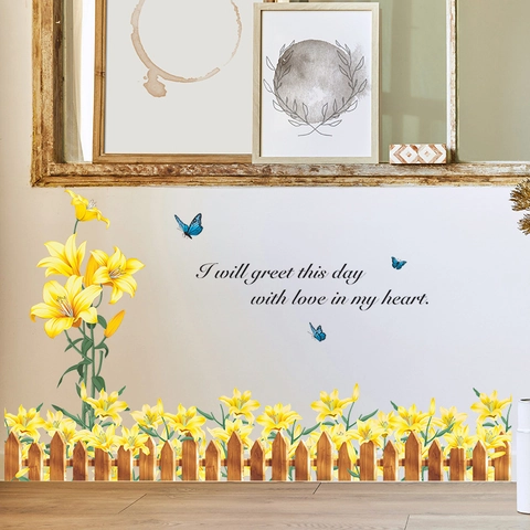Frische gelbe Lilie Blume Holzzaun blaue Schmetterling Wandaufkleber wasserdichte PVC abnehmbare Heimdekoration Wandbild für Schlafzimmer
