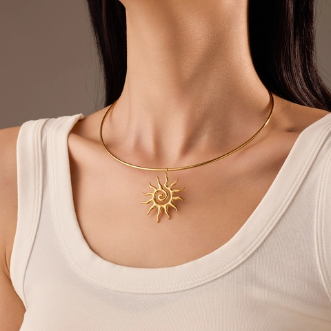 18K Vergoldeter Edelstahl Spiralsonne Anhänger Choker Halskette Für Damen Vintage Geometrischer Sonnenstrahl Halsring Schmuck
