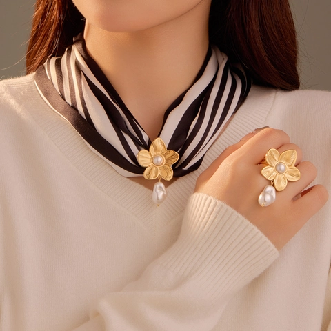 Squisito Anello Fibbia per Sciarpa di Seta in Acciaio Inossidabile con Fiore e Perla Artificiale Barocca per Donna Accessori per Anelli a Forma di Fiore Placcati in Oro Vintage