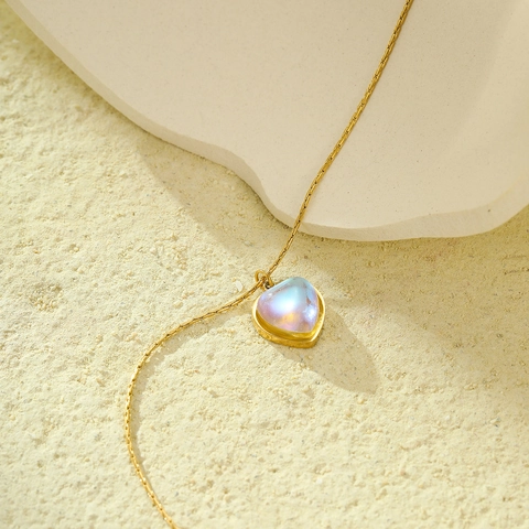 18K Gold Plated Stainless Steel Heart Pendant Necklace Iridescent Moonstone Minimalist Clavicle Chain Jewelry For Women