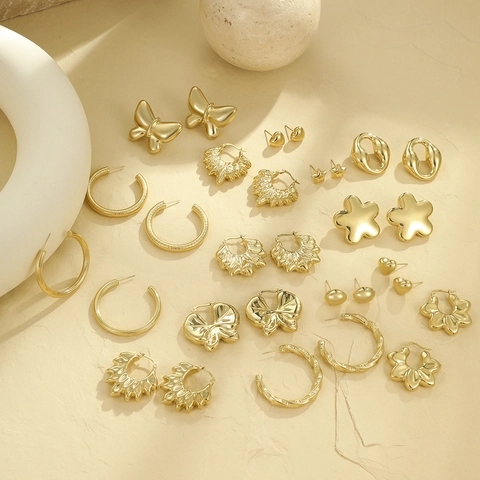 Boucles d'Oreilles Créoles en Acier Inoxydable Or Minimaliste pour Femmes Boucles d'Oreilles Puces Géométriques en Forme de C Papillon Cœur Étoile Bijoux