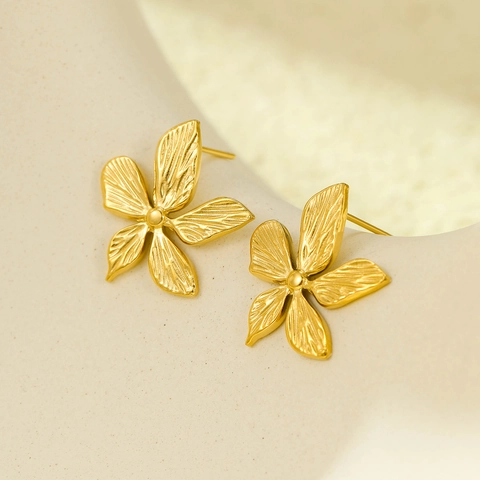 18K Gold Plated Stainless Steel Flower Stud Earrings Minimalist Textured Floral Earrings For Women Daily Fashion Jewelry